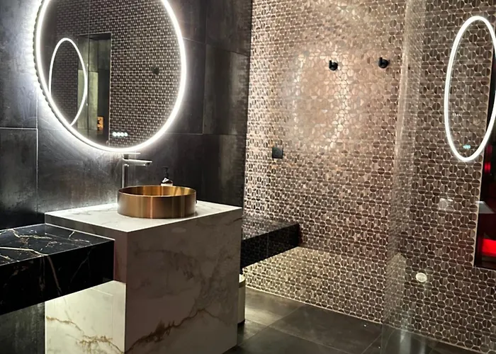 Prive Xxl Dans Cave Voutee - Luxe Romantique בורדו